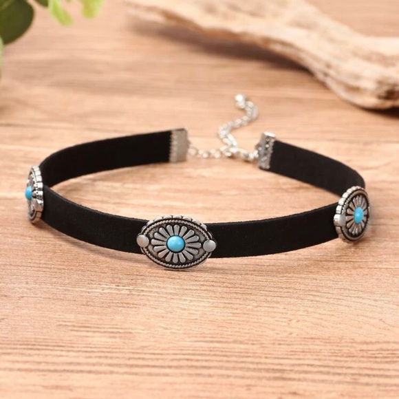 ❤️Black Choker With Turquoise Detail - Picture 2 of 5